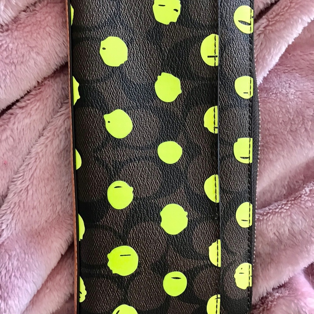 Coach wallet. Rare. Authentic. - Picture 5 of 7